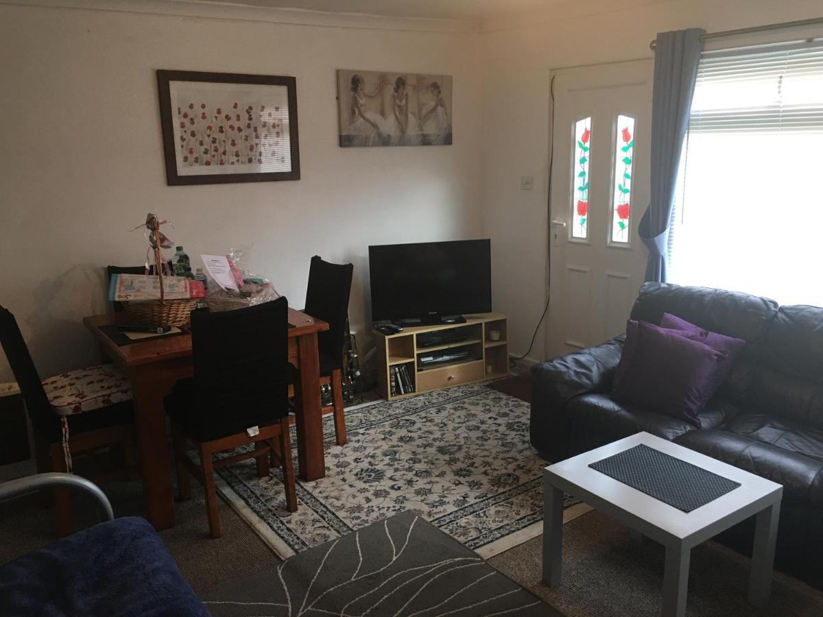 Woodland Views Central Heated Cabin Dartmouth Esterno foto